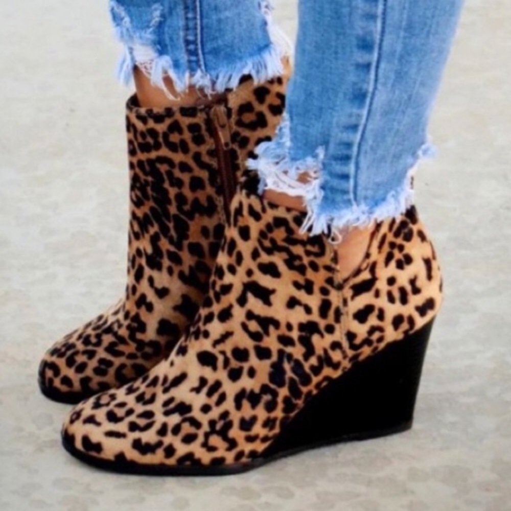 🎁SALE🎁 LEOPARD BOOTIES.